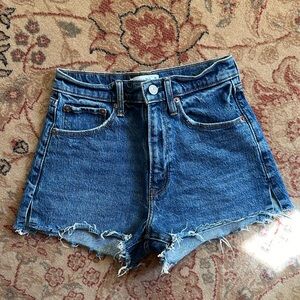 Abercrombie & Fitch
The Mom Short
High Rise